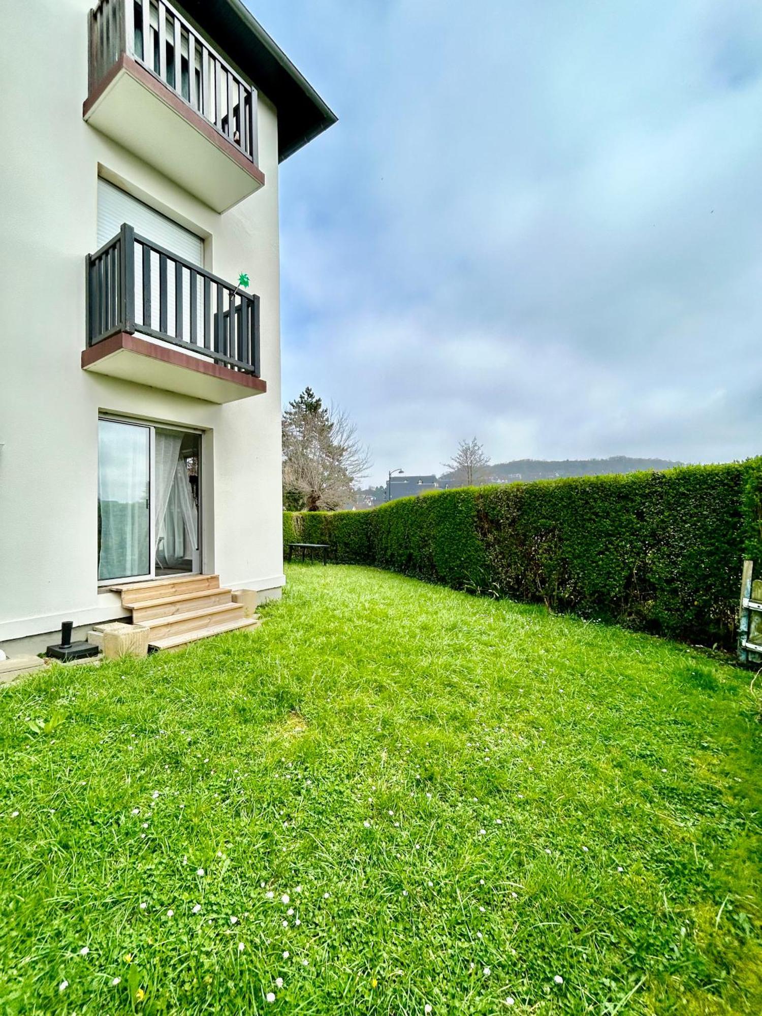 Superbe Appartement Avec Jardin Ensoleille Блонвиль-сюр-Мер Экстерьер фото